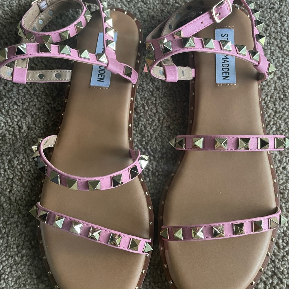 BNIB Steve Madden Travel Studded Sandal, Pink 8.5M